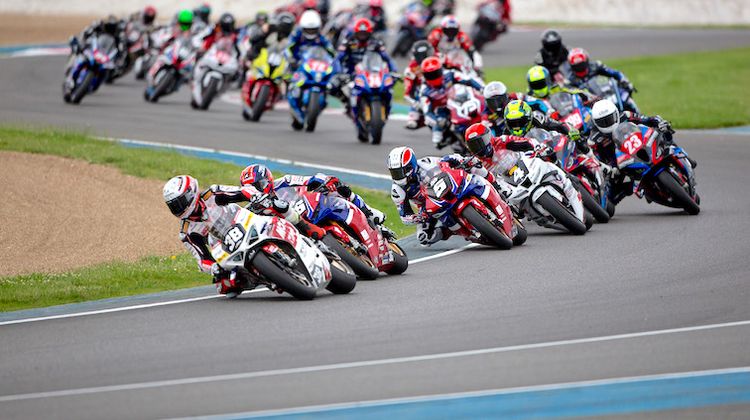 MOTEURS ! - Championnat de Superbike au circuit d’Arnos